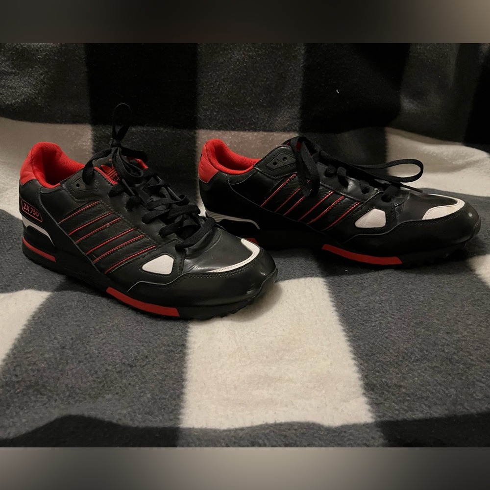 Adidas ZX750 Mens Sneaker (Black and Red)
